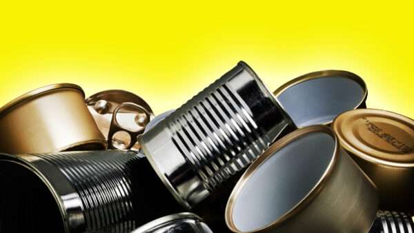 An illustration of metal cans on a yellow background | Illustration: Lex Villena; Italianestro